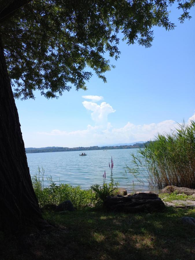 Appartamento Miralago Con Giardino Sul Lago Gavirate Exteriör bild