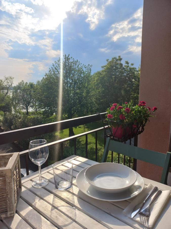 Appartamento Miralago Con Giardino Sul Lago Gavirate Exteriör bild