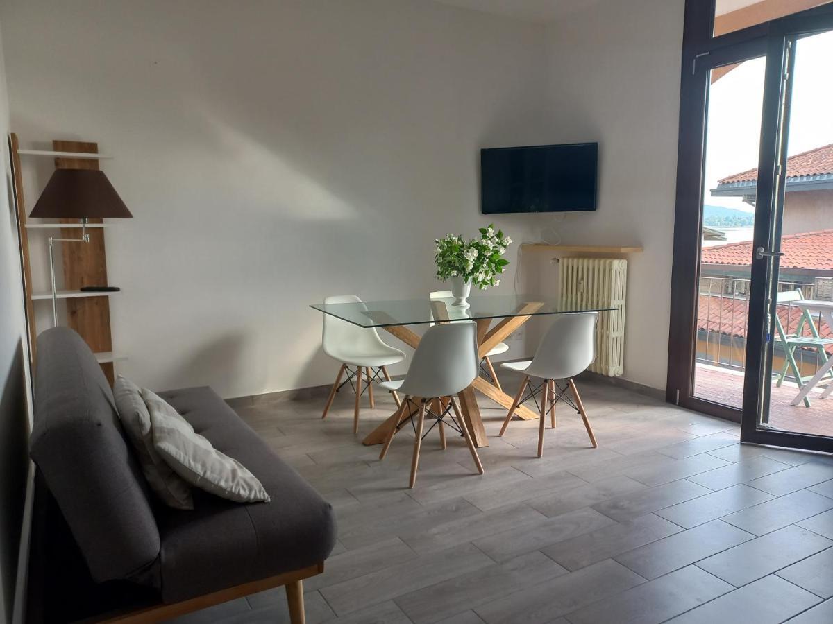Appartamento Miralago Con Giardino Sul Lago Gavirate Exteriör bild