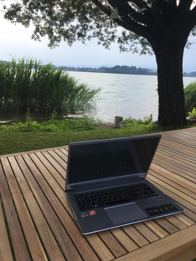 Appartamento Miralago Con Giardino Sul Lago Gavirate Exteriör bild
