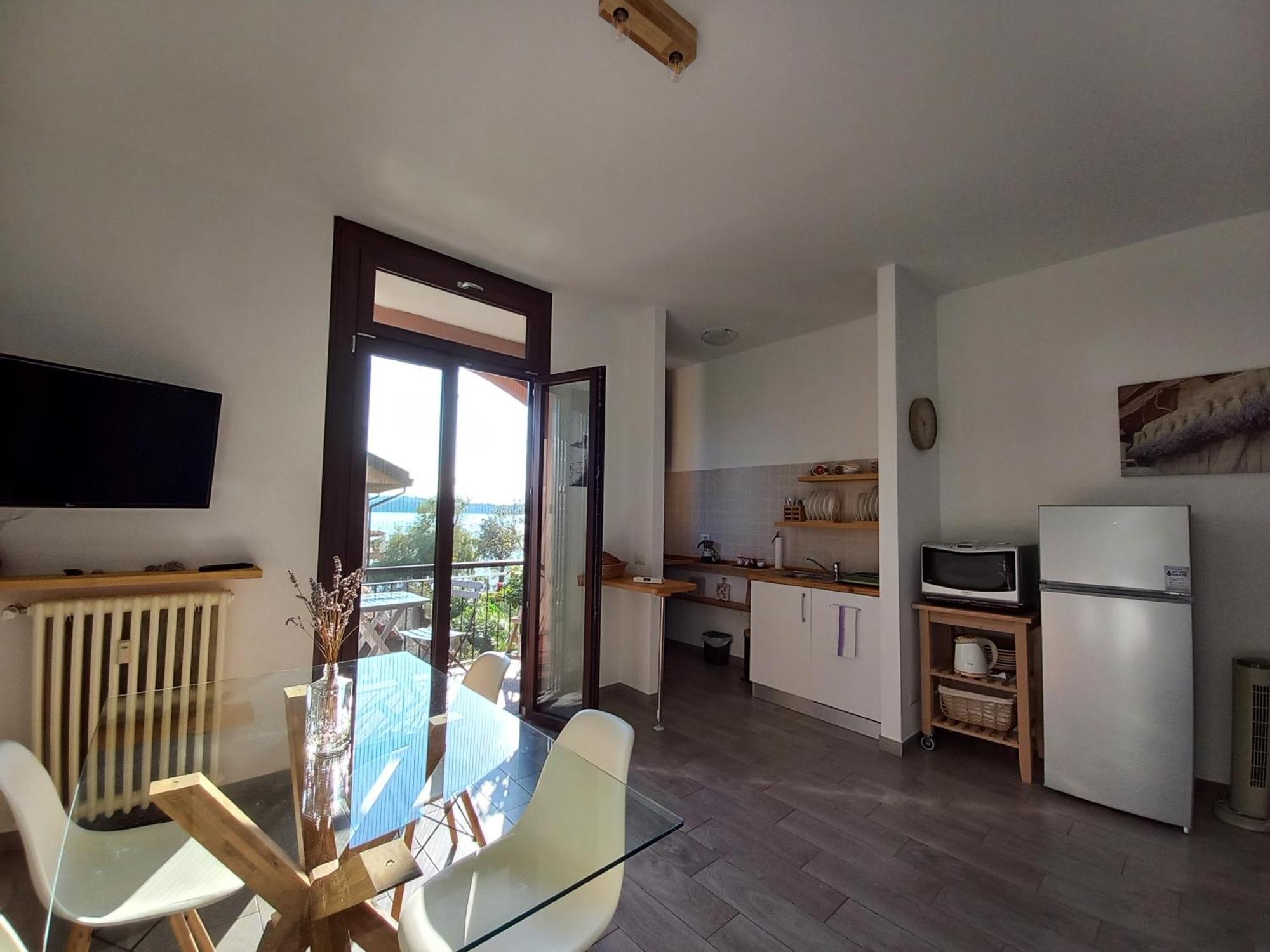 Appartamento Miralago Con Giardino Sul Lago Gavirate Exteriör bild