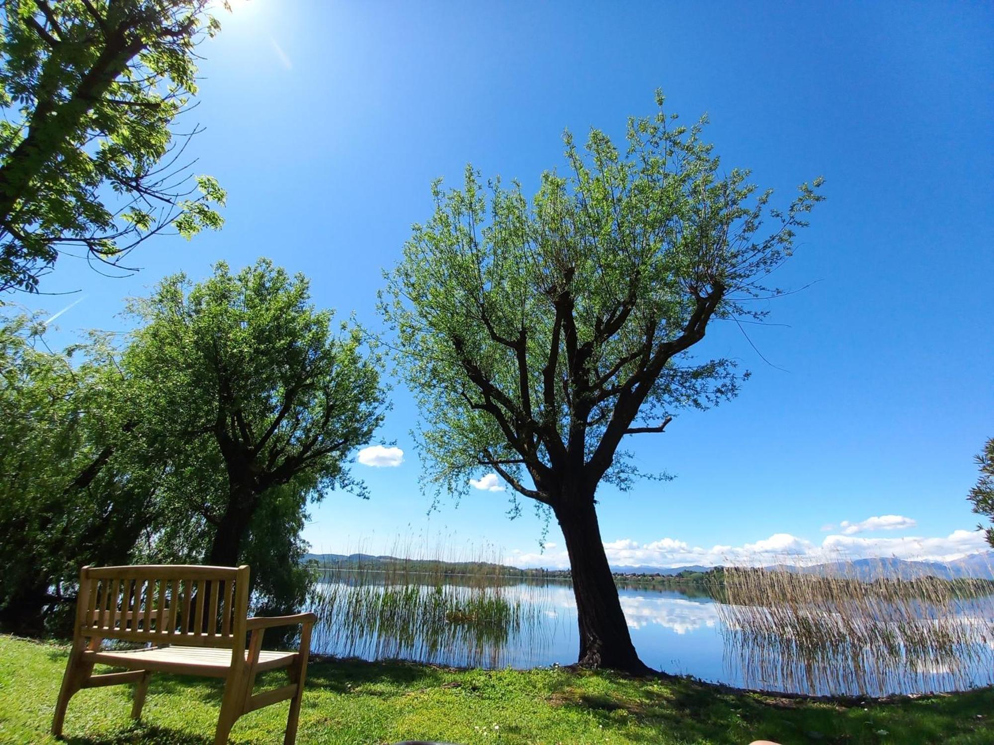Appartamento Miralago Con Giardino Sul Lago Gavirate Exteriör bild